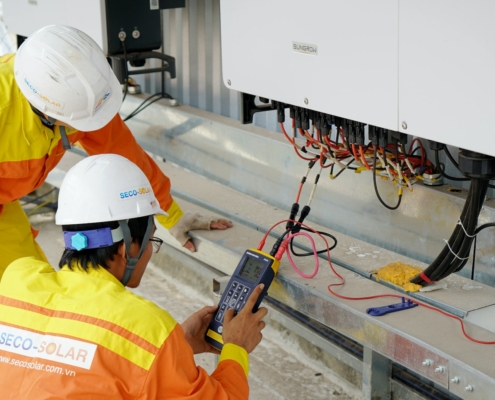 Elektriker Meister arbeiten an Stromkabeln, im Auftrag von Brock Service GmbH Co KG Karriere Jobs