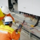 Elektriker Meister arbeiten an Stromkabeln, im Auftrag von Brock Service GmbH Co KG Karriere Jobs